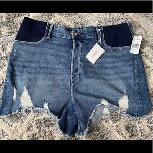 Good American maternity shorts.